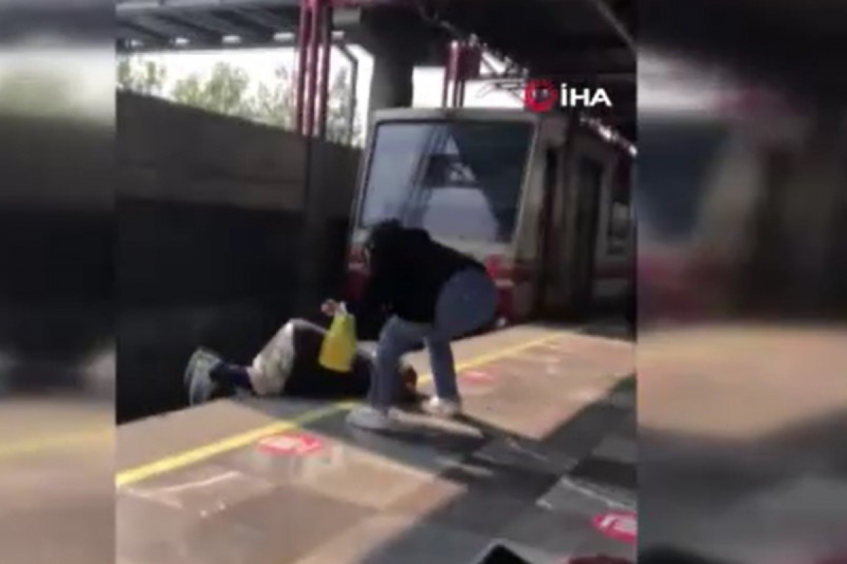 Kişi metronun altında qalmaqdan son anda xilas oldu – ANBAAN VİDEO