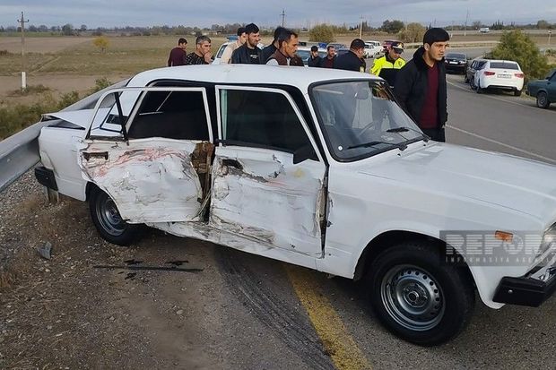 Kürdəmirdə iki avtomobil toqquşub: Xəsarət alanlar var - FOTO