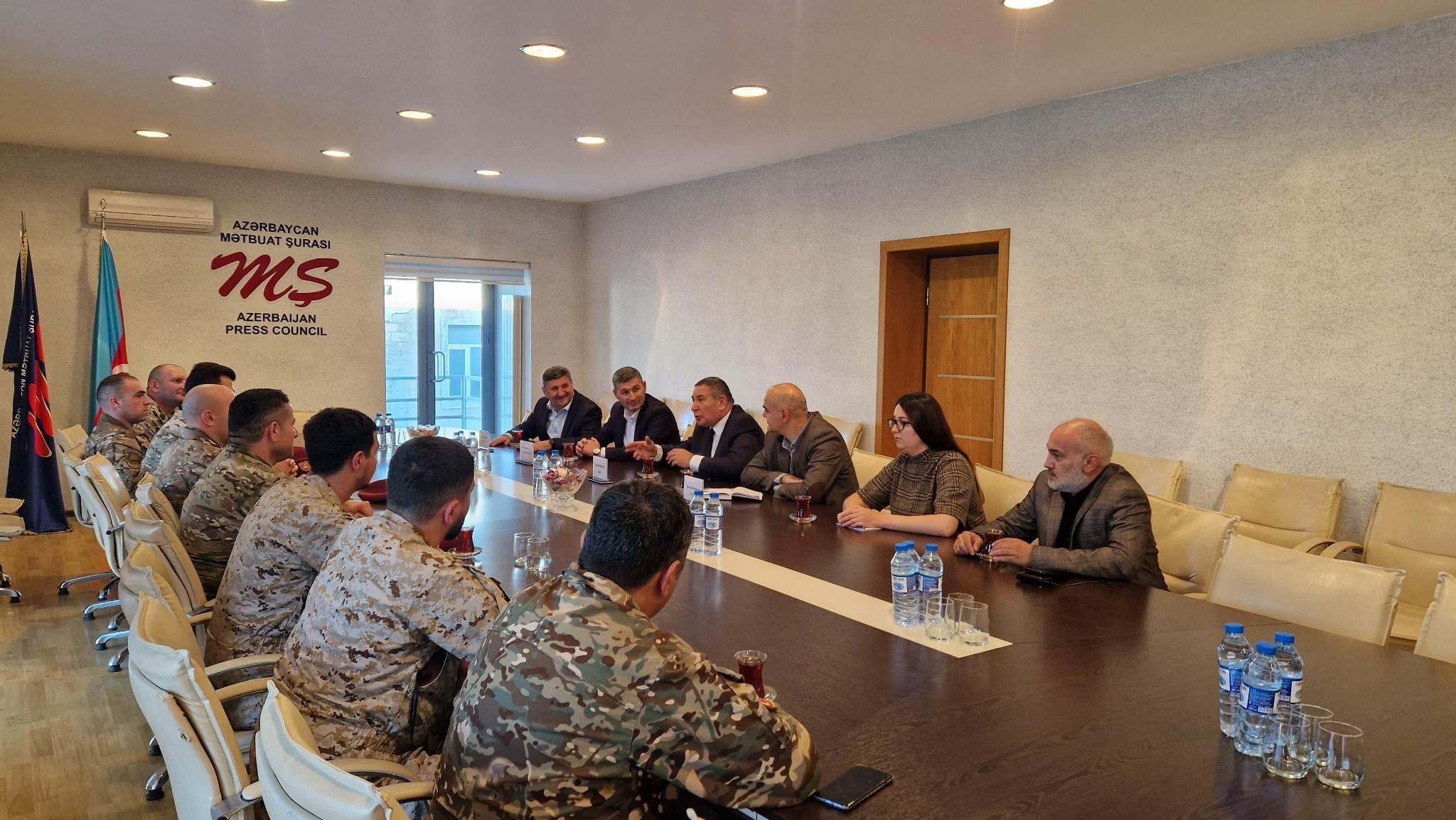Mətbuat Şurasında XTQ qazilərinin bir qrupu ilə görüş keçirilib