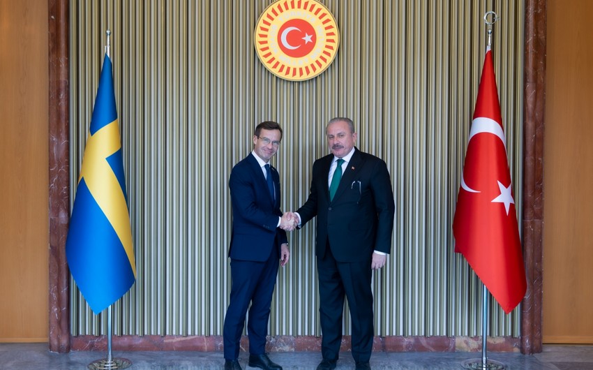 Türkiyə parlamentinin sədri İsveçin Baş naziri ilə görüşüb