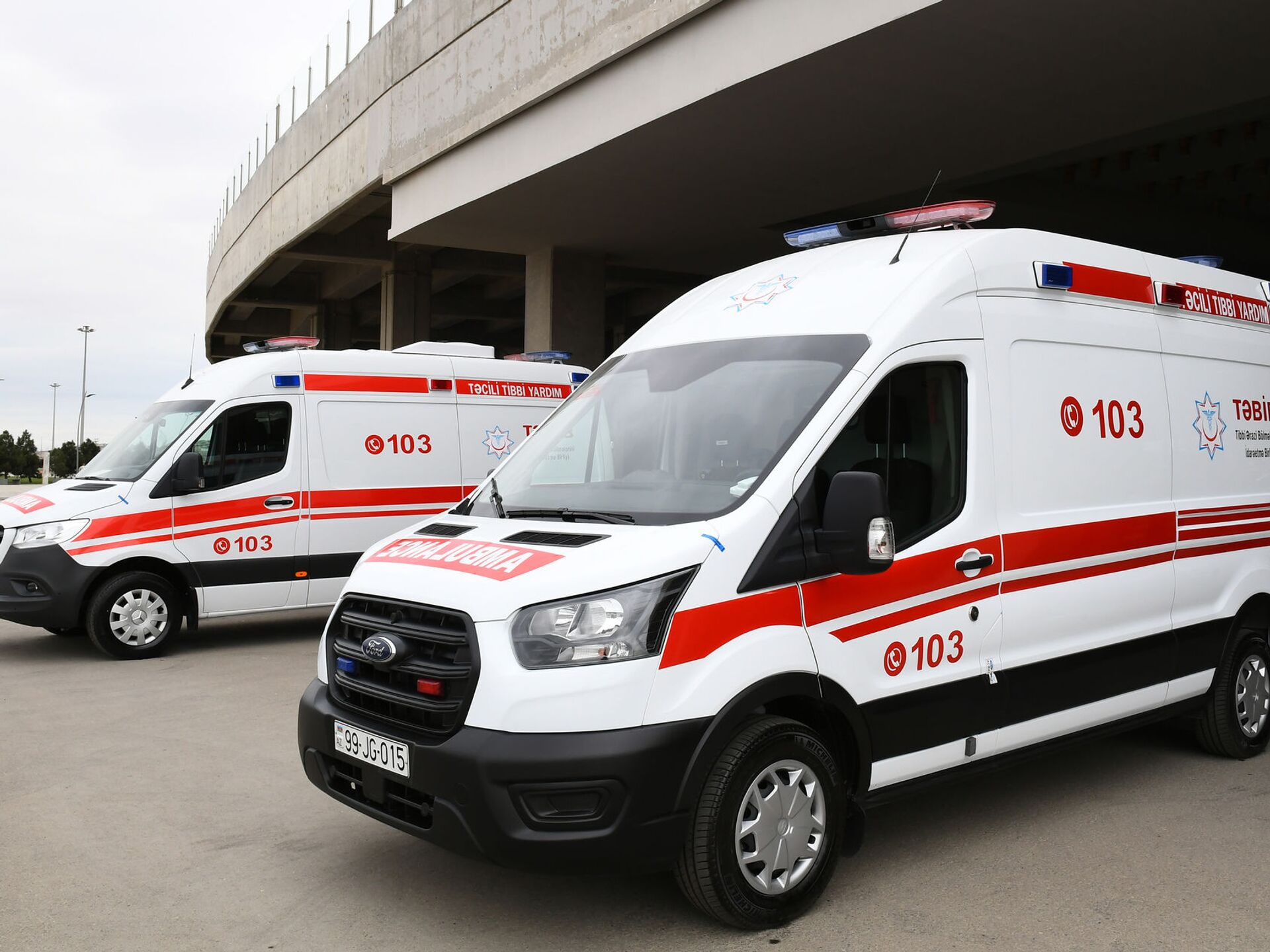 Azərbaycanda köməksiz qalan təcili yardım briqadasını FHN xilas etdi