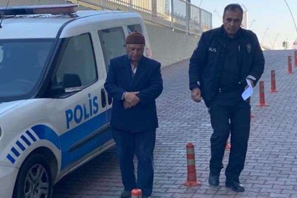 76 yaşlı kişi qardaşı arvadını baltaladı: Qardaşı infarkt keçirib öldü - VİDEO