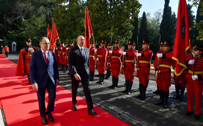 Prezident İlham Əliyev albaniyalı həmkarını Azərbaycana rəsmi səfərə dəvət edib