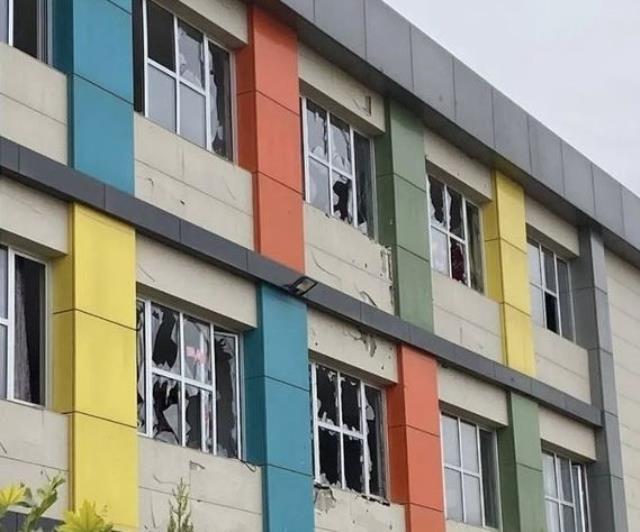 Türkiyədə məktəbə raket hücumu oldu: 3 ölü, 6 yaralı