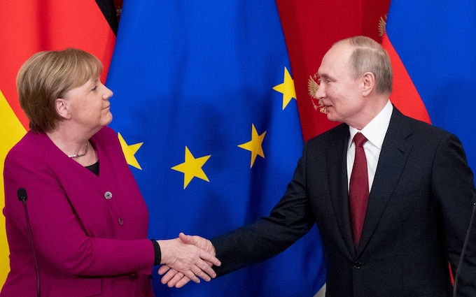 Angela Merkeldən Putinlə bağlı şok etiraf: "Onu dayandırmağa gücüm yox idi"