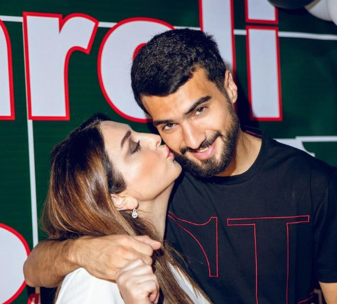 Mahir Emreli anası ilə görüntüsünü paylaşdı - FOTO