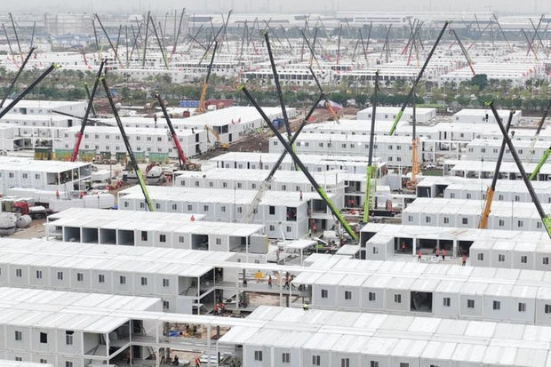Çində nəhəng karantin düşərgəsi tikilir