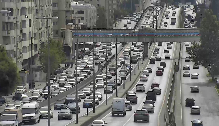 Bakıda sıxlıq olan yollar – SİYAHI