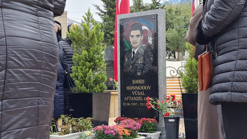 Cəsur Döyüşçünün dəfnindən 2 il keçir - FOTO