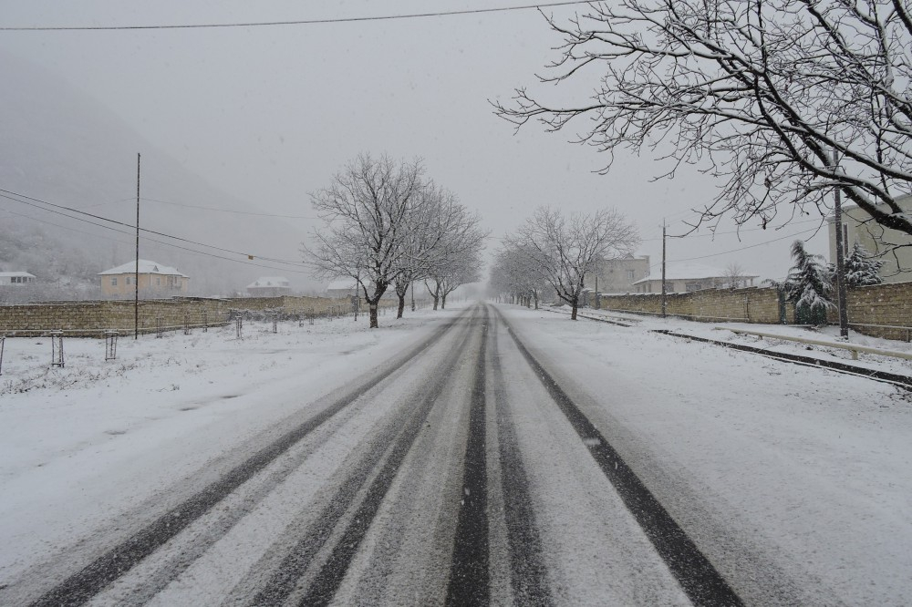 Faktiki hava açıqlanıb - Bu rayonlara qar yağıb