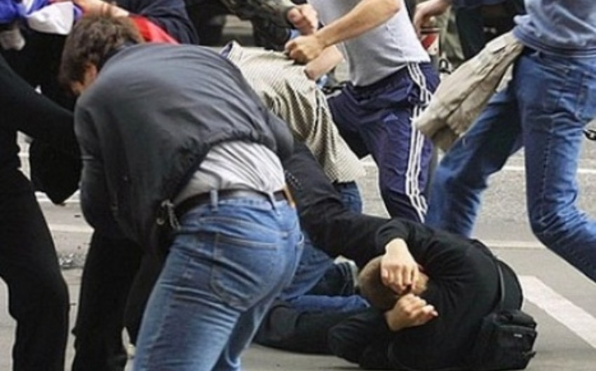 Bakıda 15 yaşlı gənci bir neçə nəfər döydü