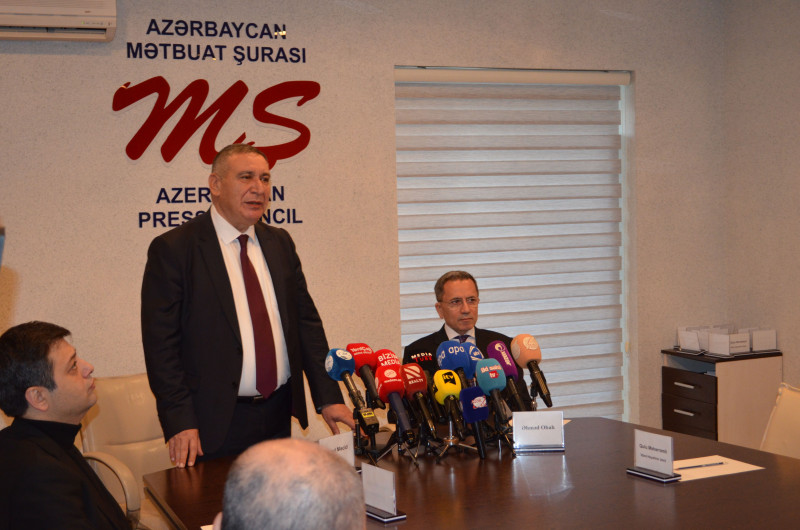 Azərbaycan Mətbuat Şurasında “Günaz TV” rəhbəri Əhməd Obalı ilə görüş keçirilib