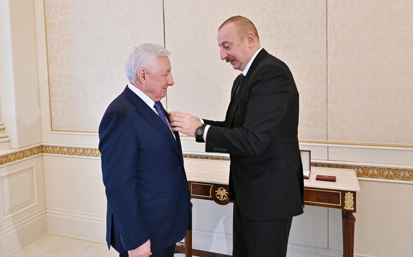 İlham Əliyev Maqomed Səidoviç Qurbanova “Şöhrət” ordenini təqdim etdi