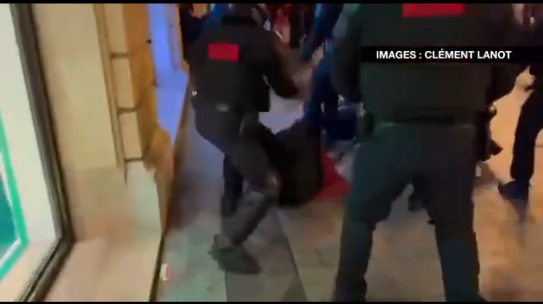 Fransa polisi bu ölkədə qələbə sevinci yaşayan mərakeşliləri döyür - VİDEO