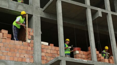 Azərbaycanda tikinti obyektlərinin elektrik şəbəkəsinə qoşulma qaydası dəyişir