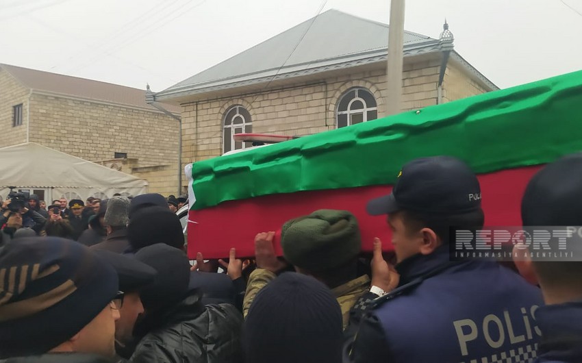 Kəlbəcərdə minaya düşərək şəhid olan hərbçi ilə vida mərasimi keçirilir - FOTO