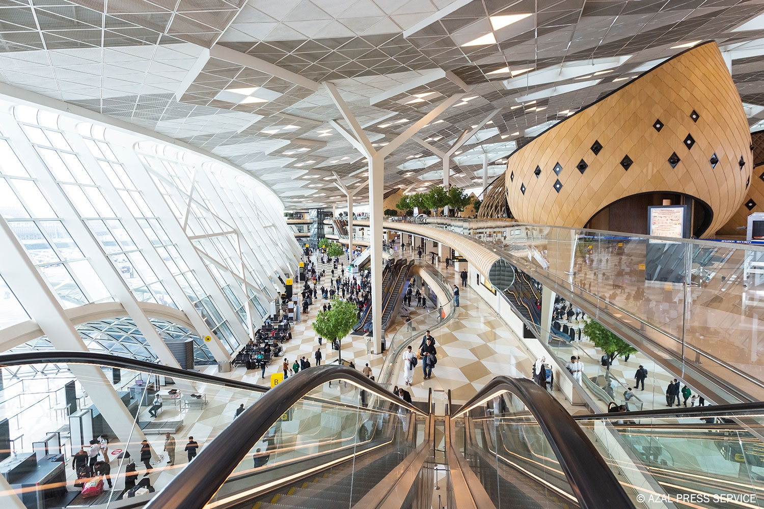 Bakı aeroportunda Banqladeş vətəndaşı 20 pasportla saxlanıldı