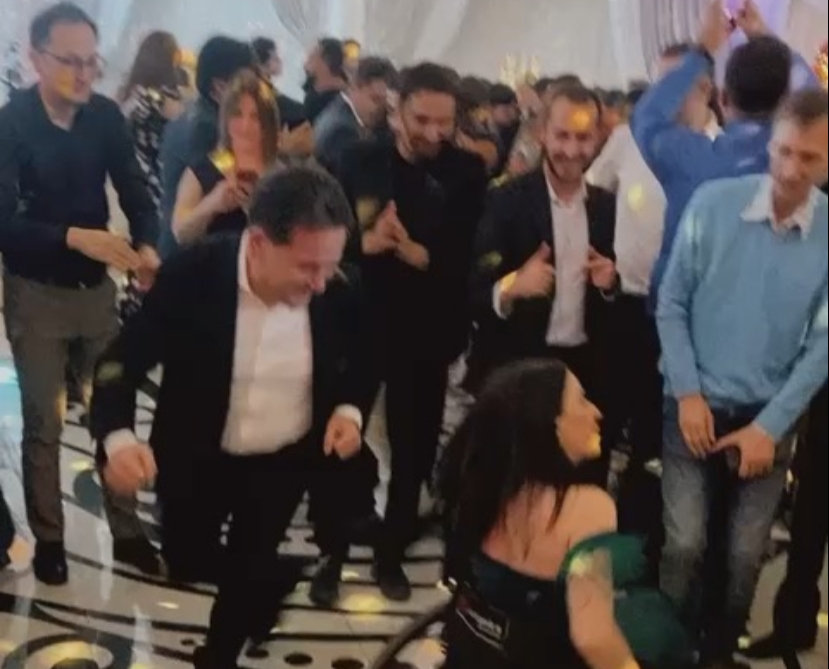 Murad Dadaşovun bu rəqsi trend oldu - VİDEO