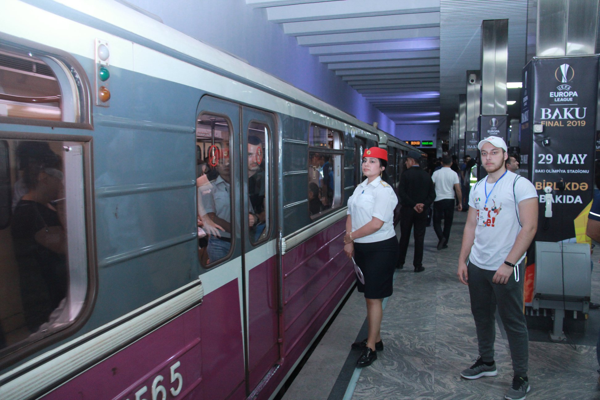 Bakı metrosunda problem - Sərnişinlər geri qaytarıldı