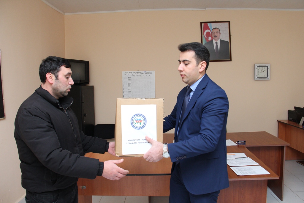 Naftalanda bayram münasibətilə ailələrə sovqatlar paylanılıb - FOTO