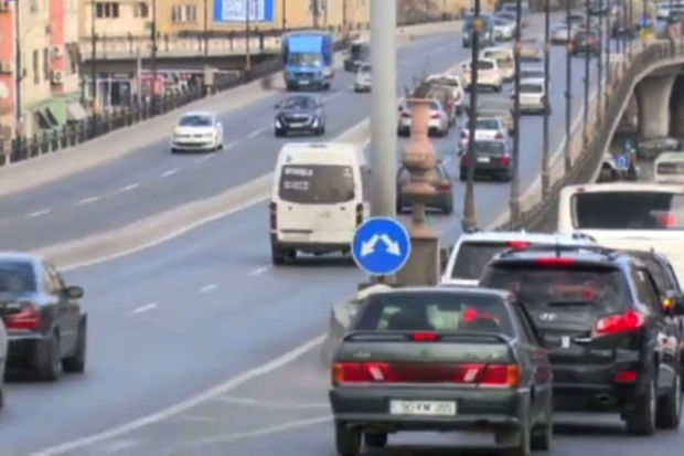Bakıda ən böyük yol ötürücülərindən biri bağlanır - VİDEO