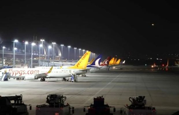 İstanbul hava limanında uçuşlar dayandırıldı