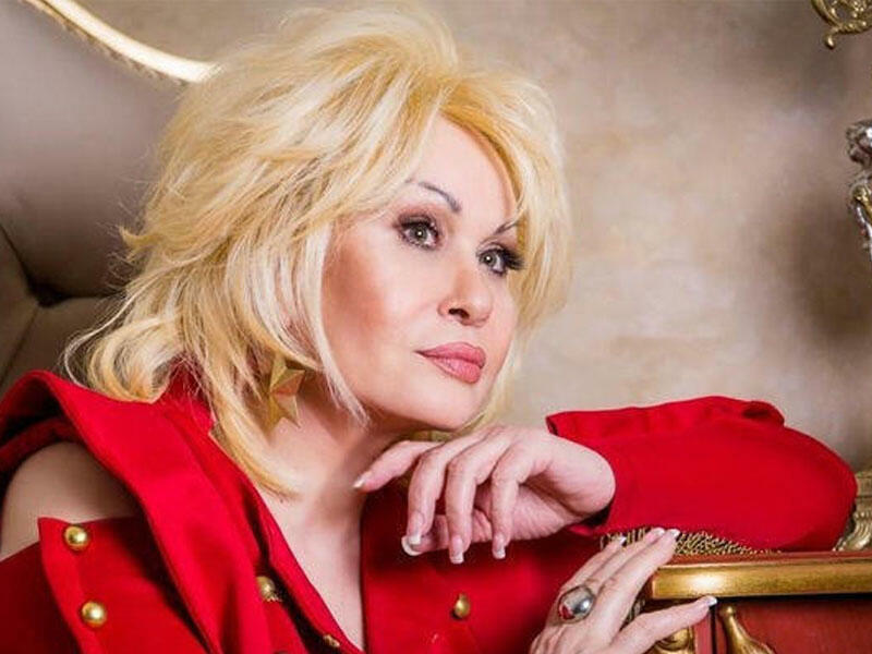 "Əgər müğənni hamiləliyini efirdə göstərirsə, ona həyasız deyirlər"