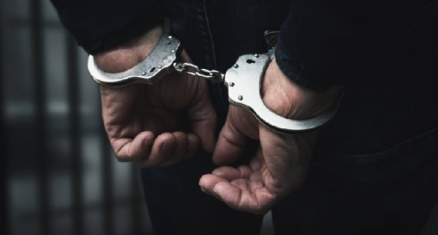 Bakıda polis narkotik barədə məlumat əsasında bir neçə nəfəri saxlayıb