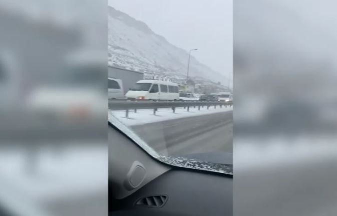 Bu yolda 1 km-lik tıxac yarandı - VİDEO