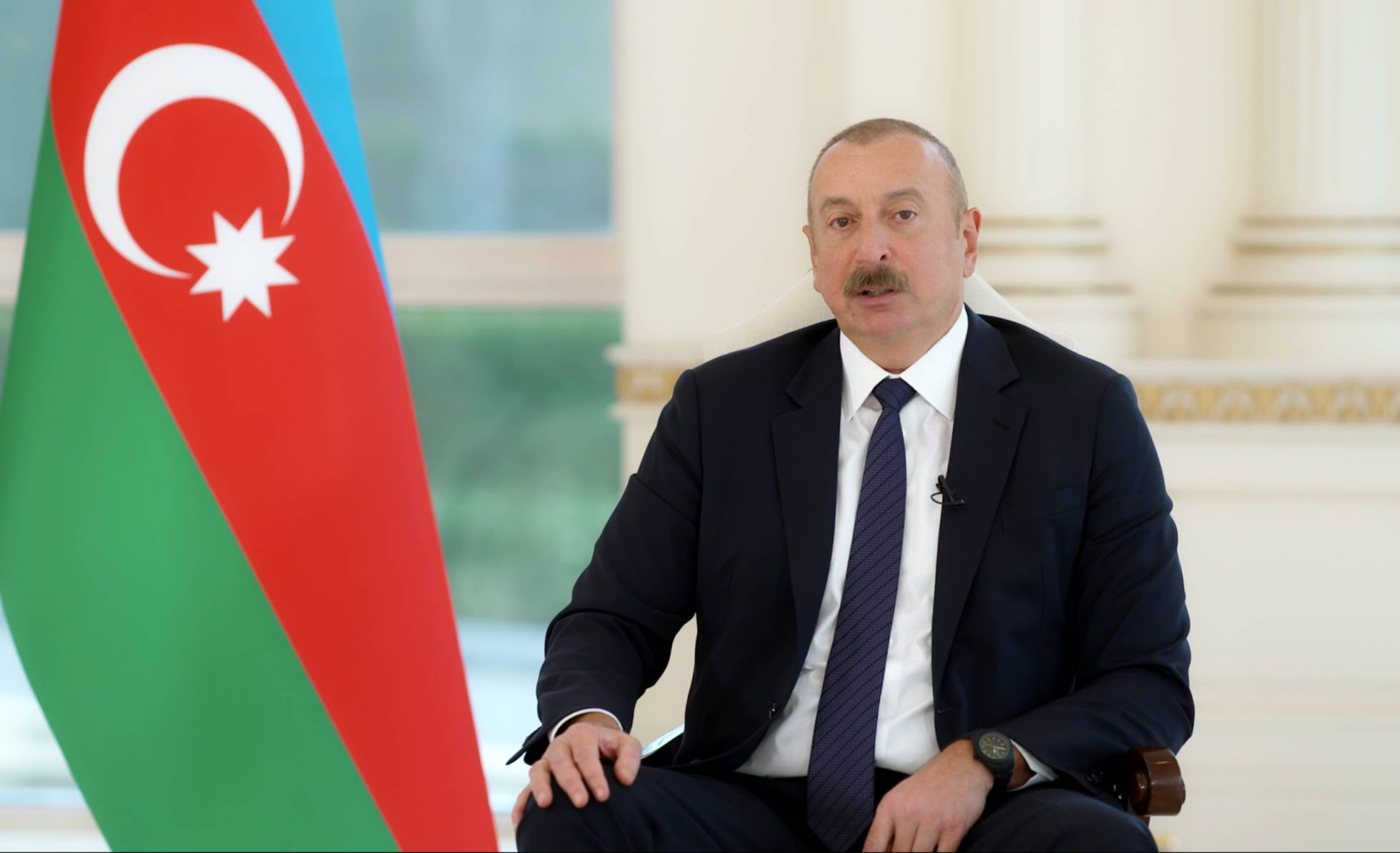 Prezident idmançıları evlə belə təltif etdi - VİDEO