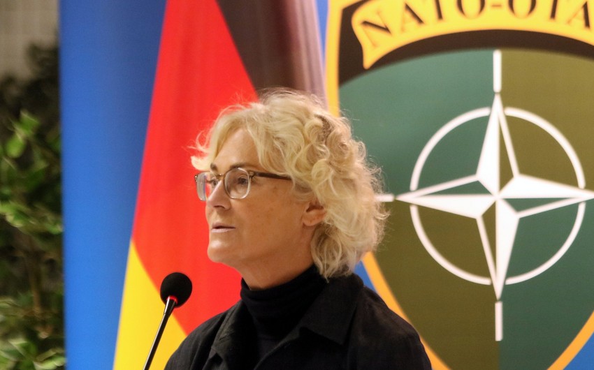 Almaniyanın müdafiə naziri istefa verdi