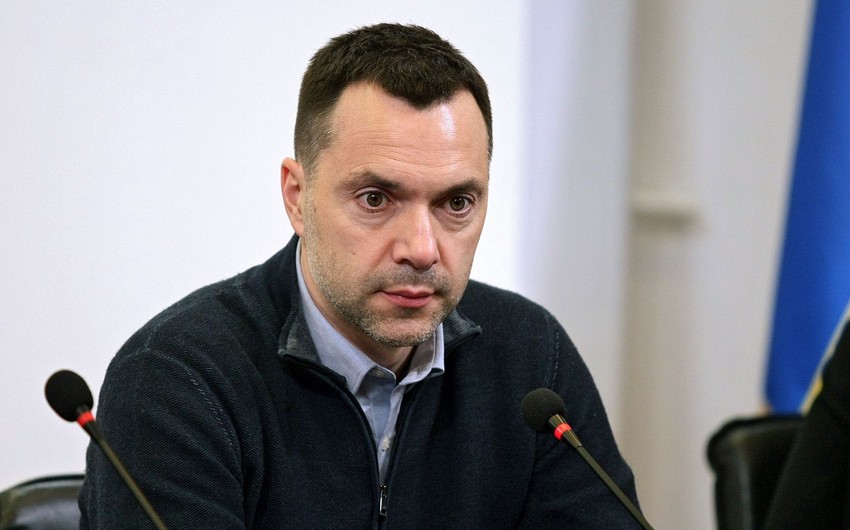 Zelenski Arestoviçin istefasını qəbul etdi
