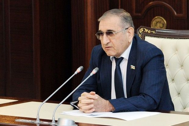 Deputat: “Bələdiyyə sədrləri özlərini ağa kimi aparırlar”