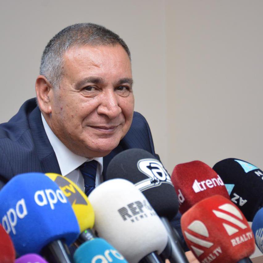Rəşad Məcid "Əqrəb mövsümü"ndən yazdı