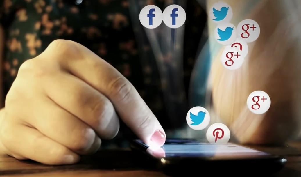 “Facebook”da paylaşdığı şəkillərlə şantaj olunan qız fəryad etdi - VİDEO