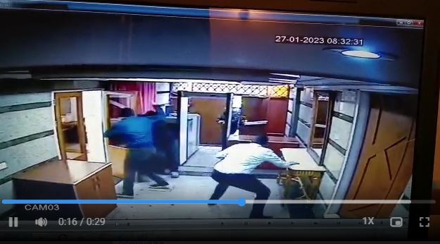 İran vətəndaşı Azərbaycan səfirliyinə belə hücum edib - ANBAAN VİDEO