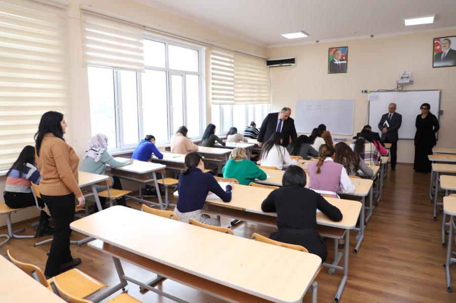 Bakı Slavyan Universitetində imtahan sessiyası davam edir - FOTOLAR