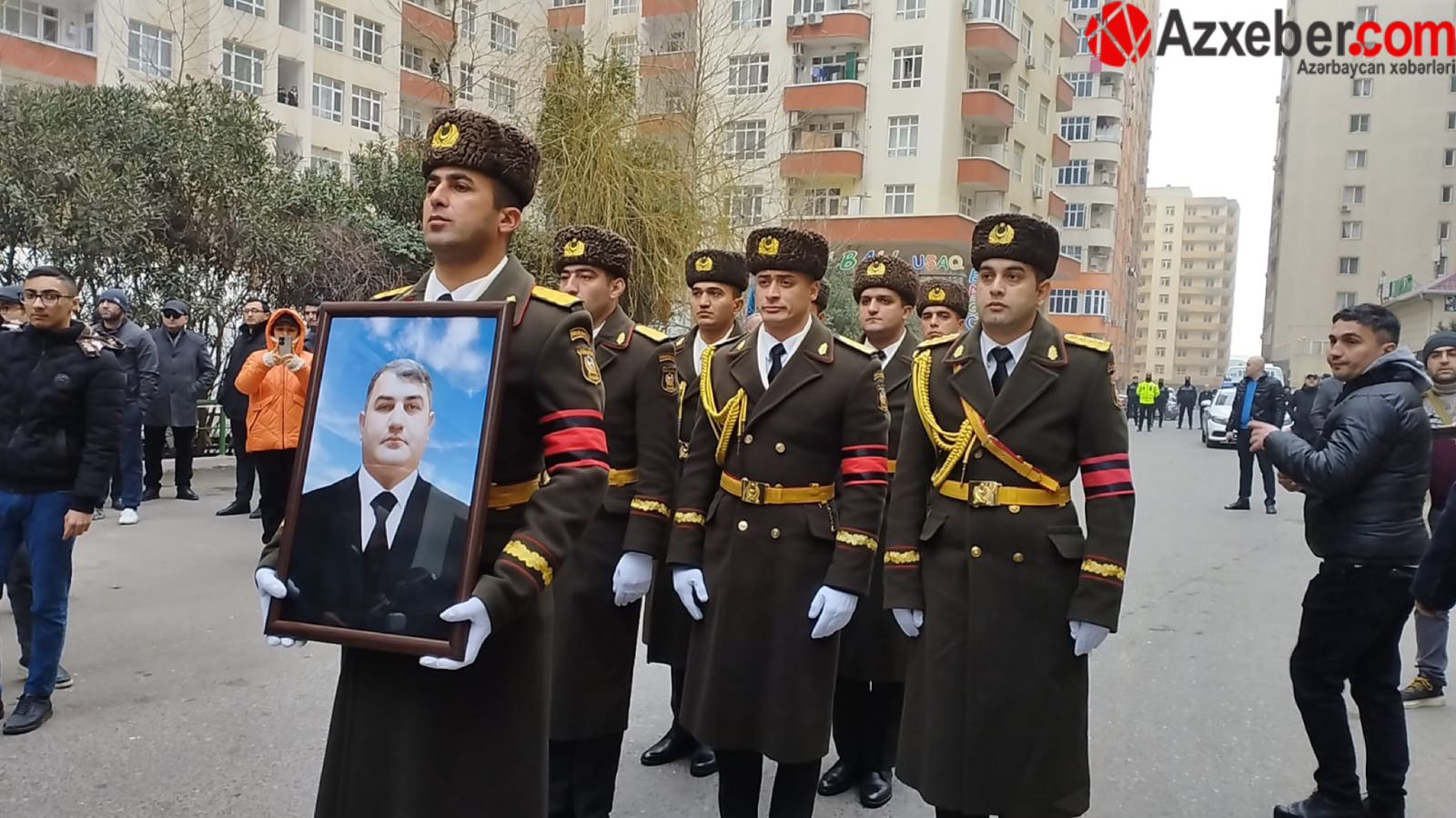 Terror hücumunda şəhid olan Orxan Əsgərovun vida mərasimində yaxınları iştirak edir - YENİLƏNİR - FOTO - VİDEO