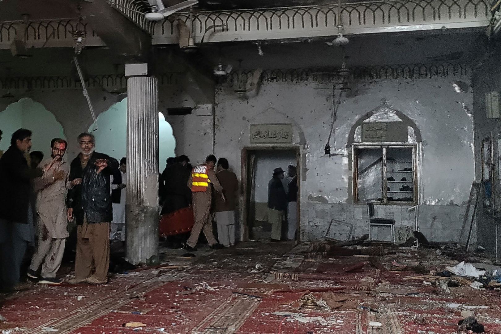 Pakistanda məscidə hücum nəticəsində ölənlərin sayı dayanmadan artır