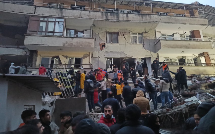 Türkiyədə zəlzələdə ölənlərin sayı 1121 nəfərə çatdı