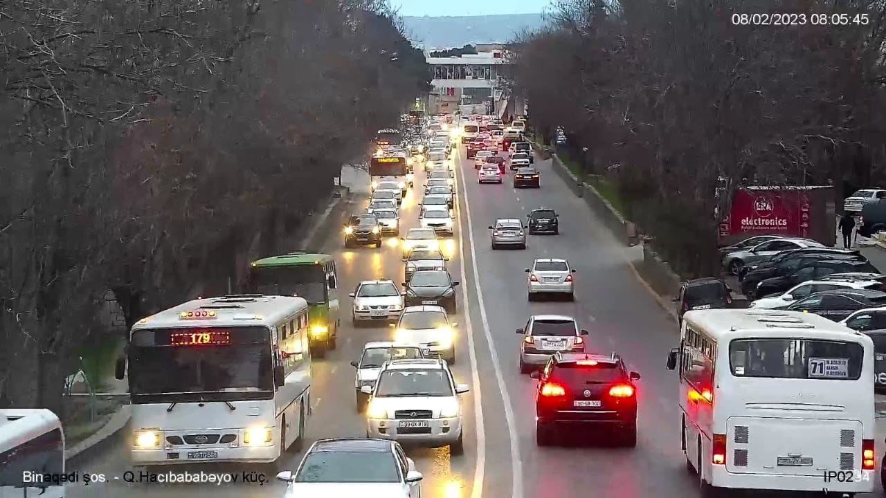 Paytaxtın bu yollarında sıxlıq var - SİYAHI