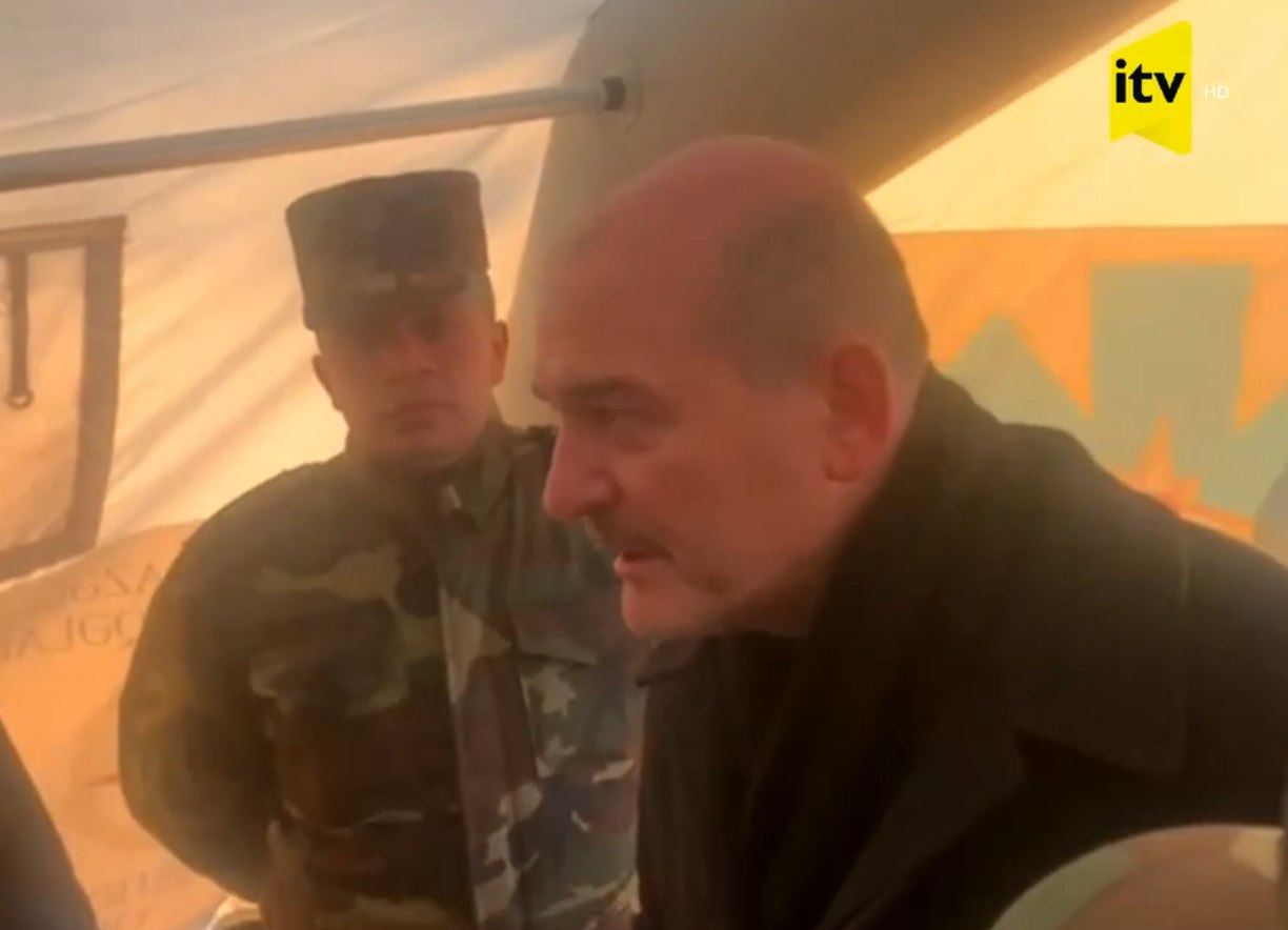 Azərbaycanlı xilasedicilərlə görüşən Süleyman Soylu: "Qardaşın qardaşa borcu olmaz!" - VİDEO