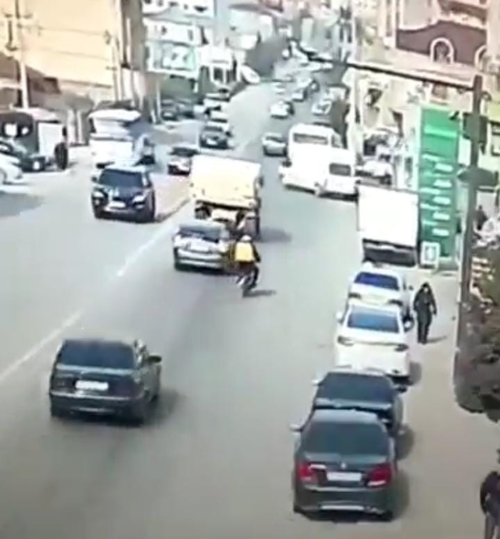 Masazırda moped sürücüsünün faciəvi ölümünün görüntüsü yayıldı – ANBAAN VİDEO