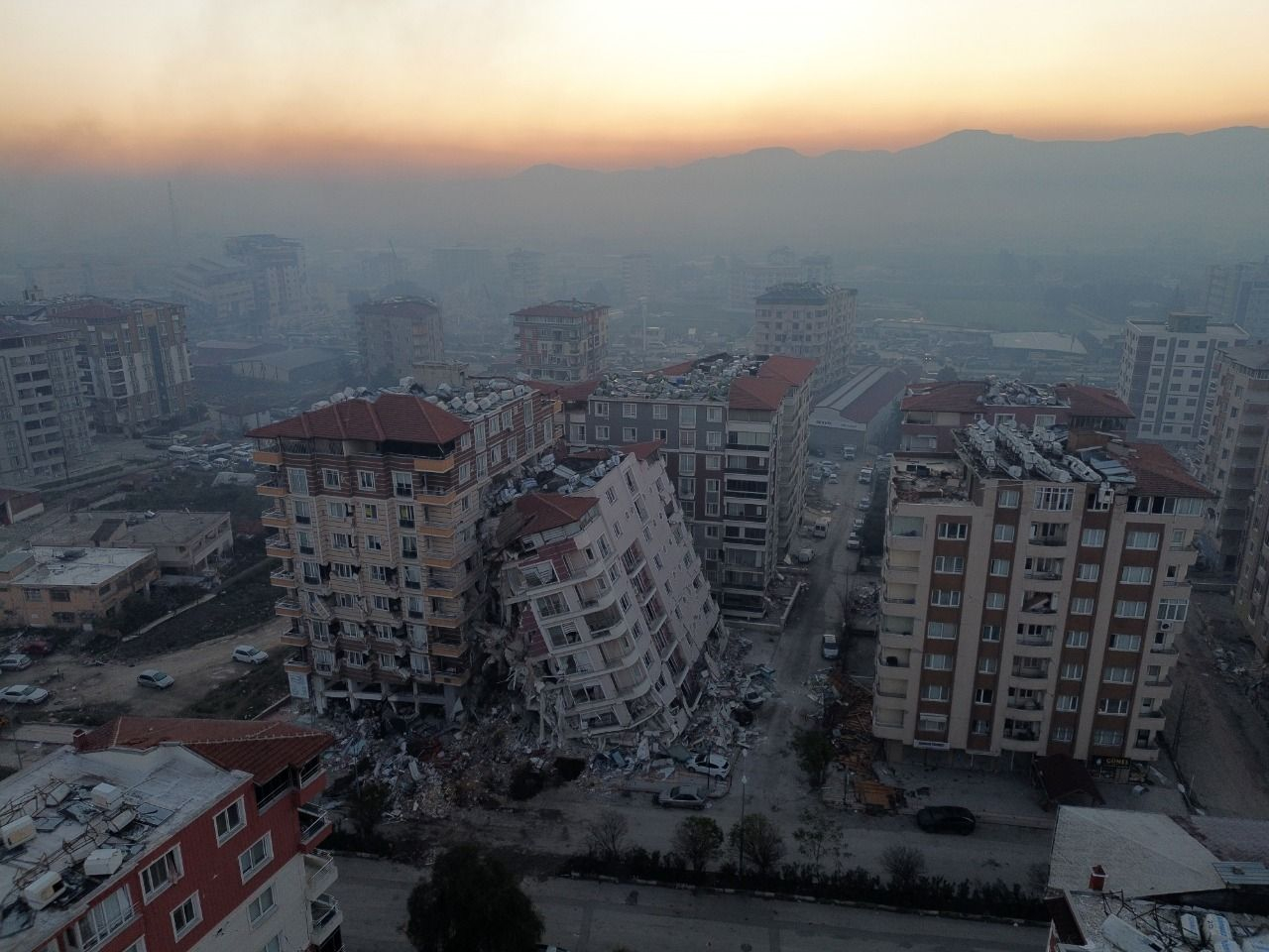 Türkiyədə zəlzələ qurbanlarının sayı 24 617 nəfərə çatıb