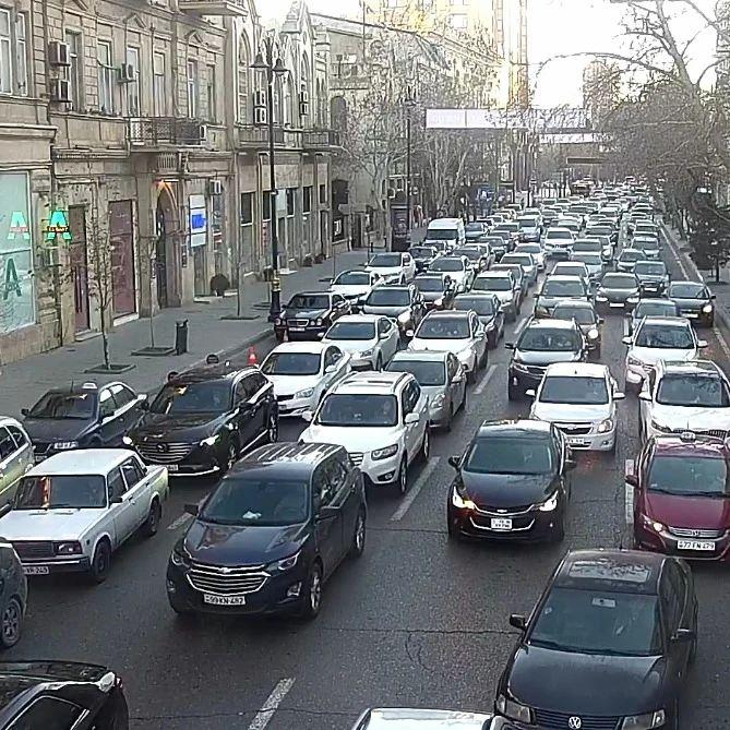 Bakının bir sıra yollarında tıxac müşahidə olunur - SİYAHI