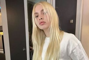 Məşhur müğənni Hatayda zəlzələdən sağ çıxan uşaqlarla görüşdü - FOTO