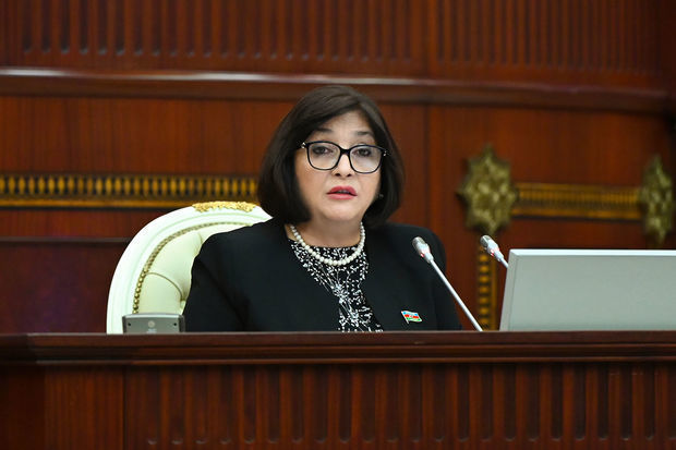 Sahibə Qafarova ilə deputat arasında mübahisə: “Zahid müəllim, söhbət qurtardı”