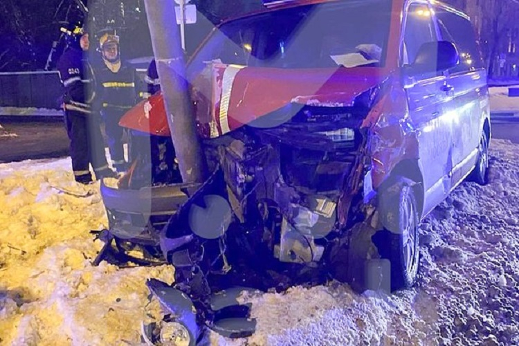 Moskvanın rəisi yanğın baş verən otelə gedərkən qəzaya düşdü - FOTO