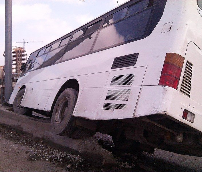 Azərbaycanda sərnişin avtobusu qəza törətdi - Ölən var