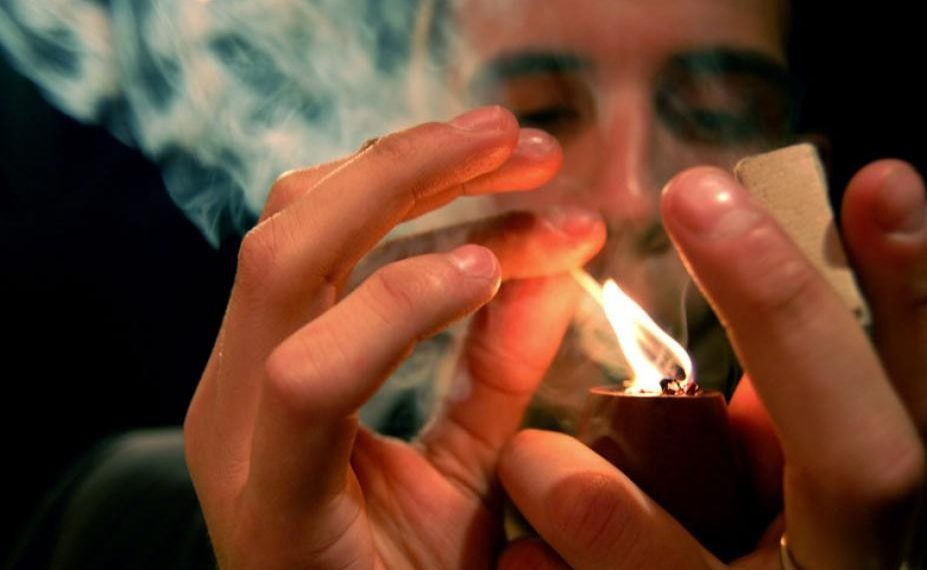 Bakıda kişi məktəbin həyətində intihar etdi
